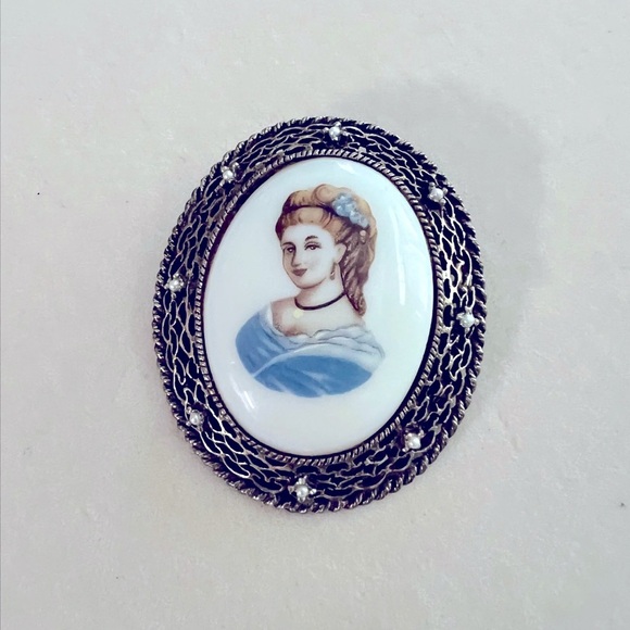 Vintage Cameo Brooch with Blue and Silver Details - Picture 1 of 3